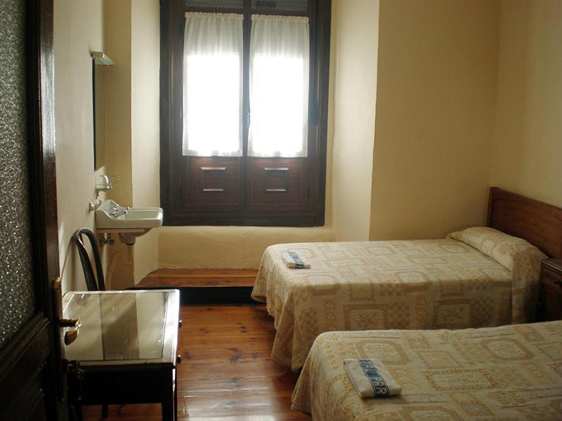 Twin Room with Extra Bed - 3 Beds