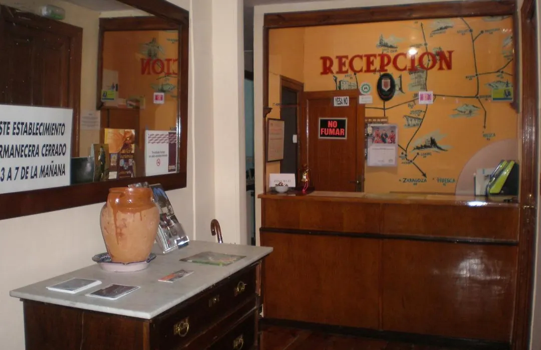 Hostal Paris-1